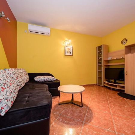 Kuca Leonora Apartment Banjol Екстериор снимка