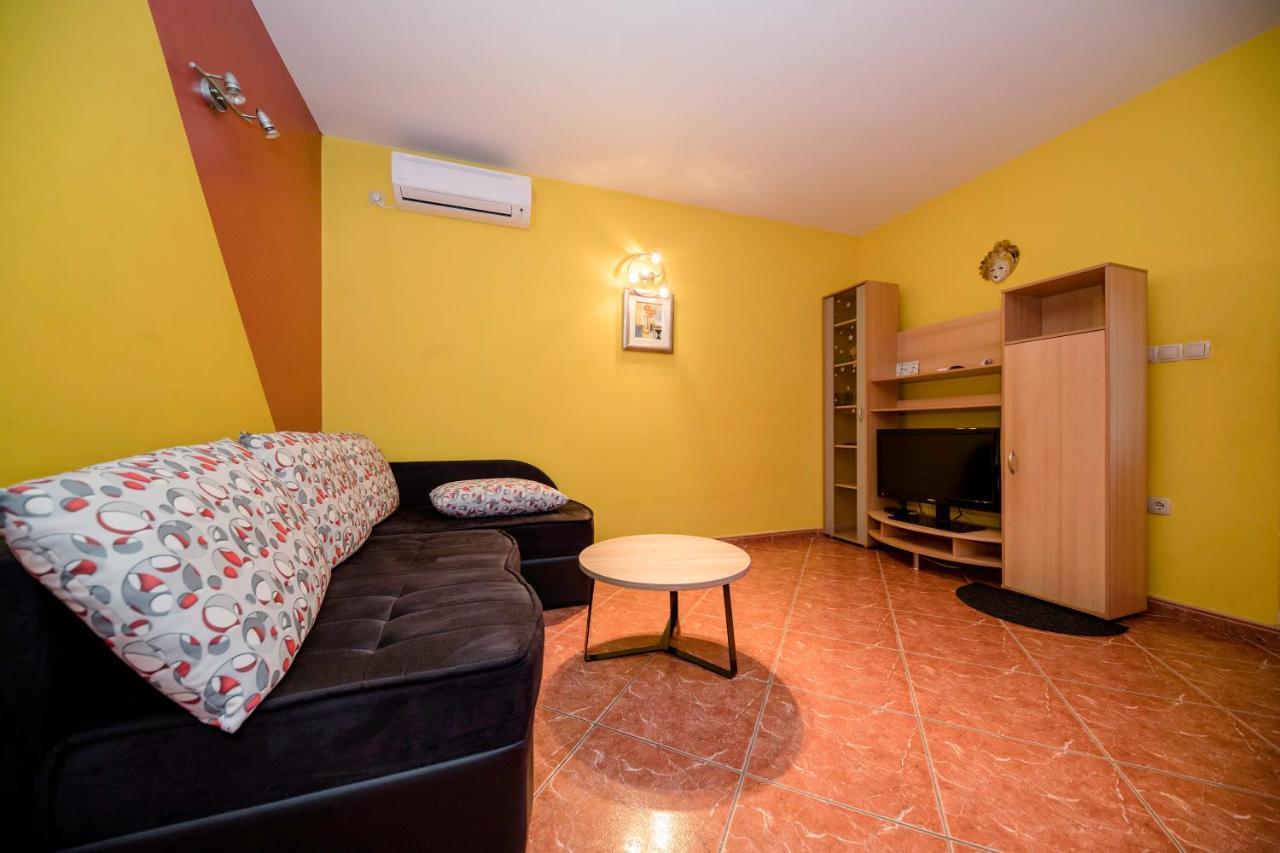 Kuca Leonora Apartment Banjol Екстериор снимка