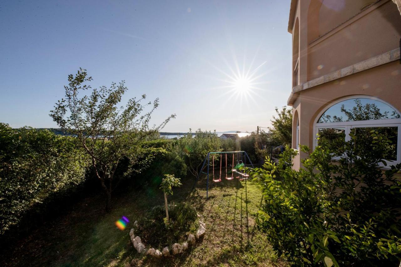Kuca Leonora Apartment Banjol Екстериор снимка