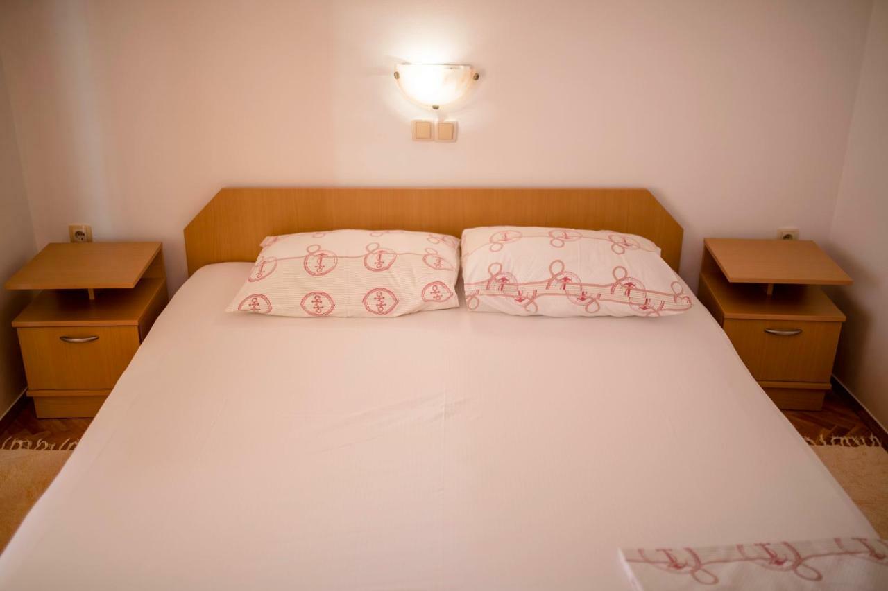 Kuca Leonora Apartment Banjol Екстериор снимка