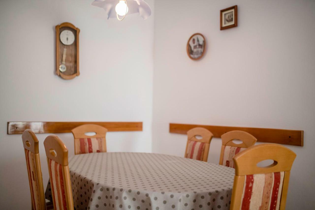 Kuca Leonora Apartment Banjol Екстериор снимка