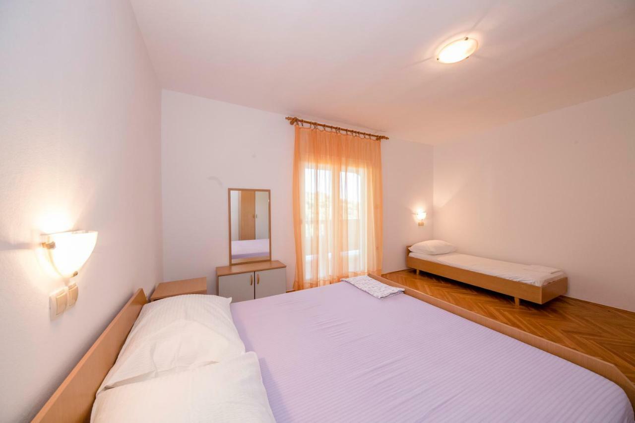 Kuca Leonora Apartment Banjol Екстериор снимка