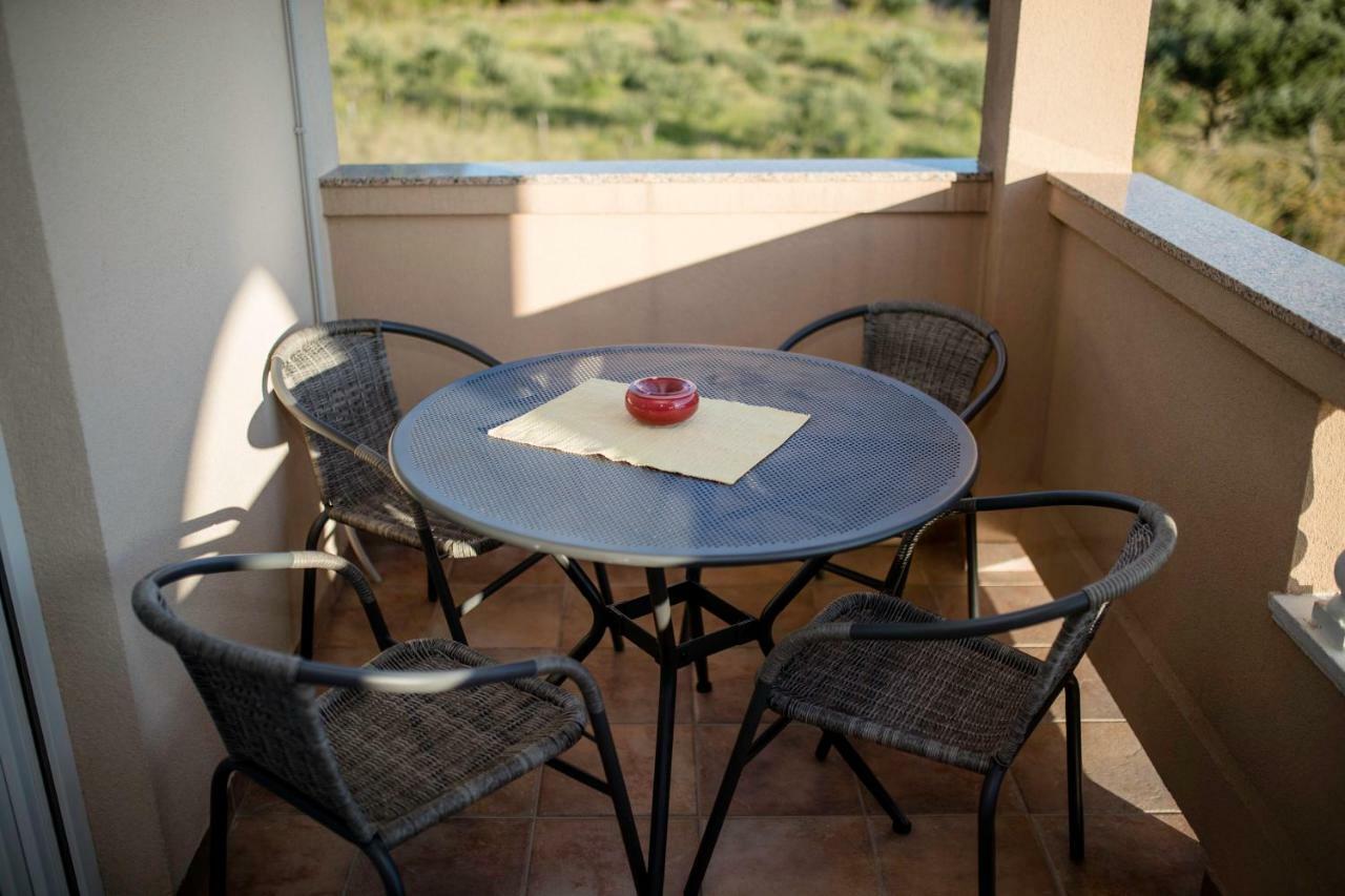 Kuca Leonora Apartment Banjol Екстериор снимка