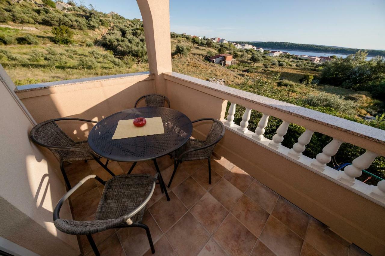 Kuca Leonora Apartment Banjol Екстериор снимка