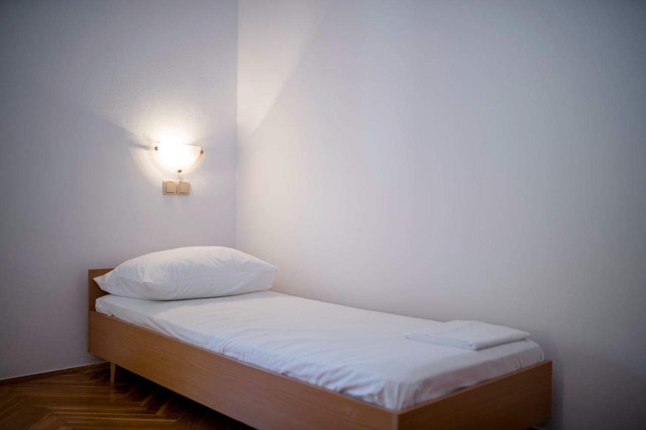 Kuca Leonora Apartment Banjol Екстериор снимка