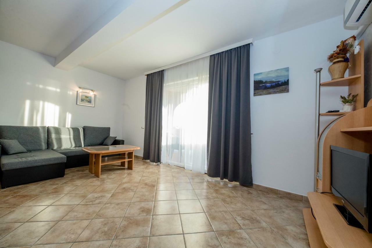 Kuca Leonora Apartment Banjol Екстериор снимка