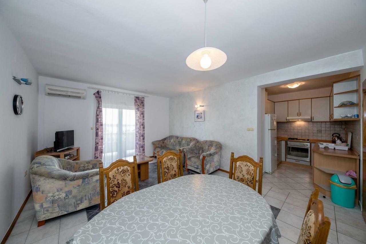 Kuca Leonora Apartment Banjol Екстериор снимка